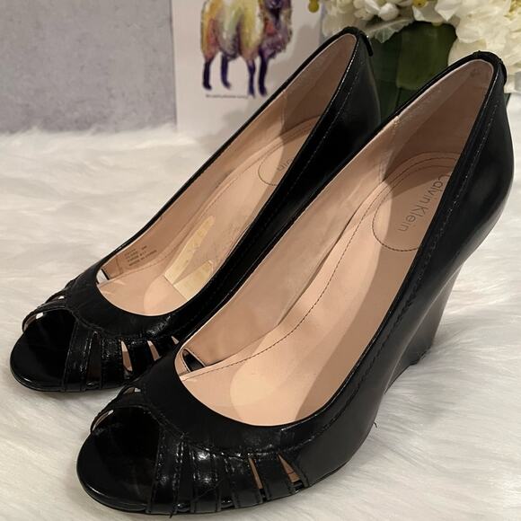 NEW Calvin Klein Wedge Flare Leather Peep Toe Pumps Black Size 6 NWOT - Picture 9 of 15